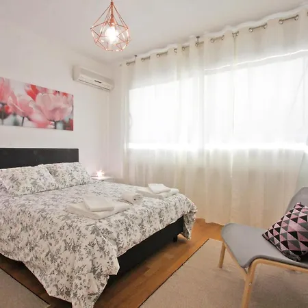 Believe In Dream, Apartamento Moderno Com Piscina Em Ταβίρα